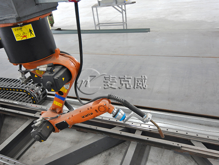 麥克威通風(fēng)自動焊接機(jī)器人